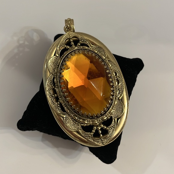 Vintage Oval Amber Pendant set in beautiful bezel. Faceted stone. Pendant only. - Picture 10 of 15